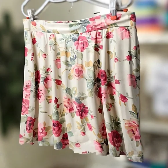 TORRID Mini A-Line Floral Mesh Pull-On Skirt NWT Size 4X - Picture 3 of 8